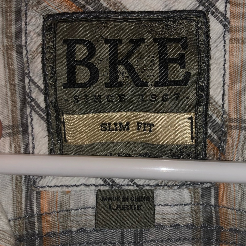 Button up - Picture 2 of 3
